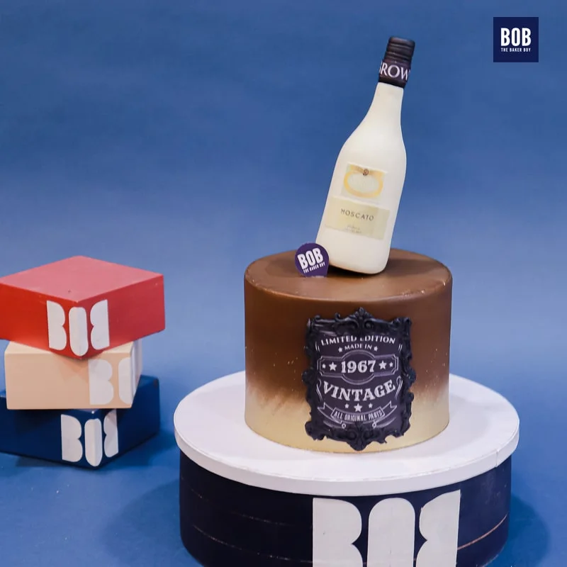 Birthday wine bottle cake | Bottle cake, Wine bottle cake, Wine bottle