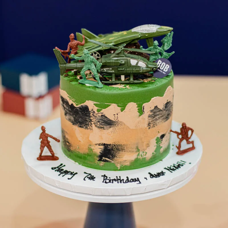 Army with Soldiers Cake in Military Color
