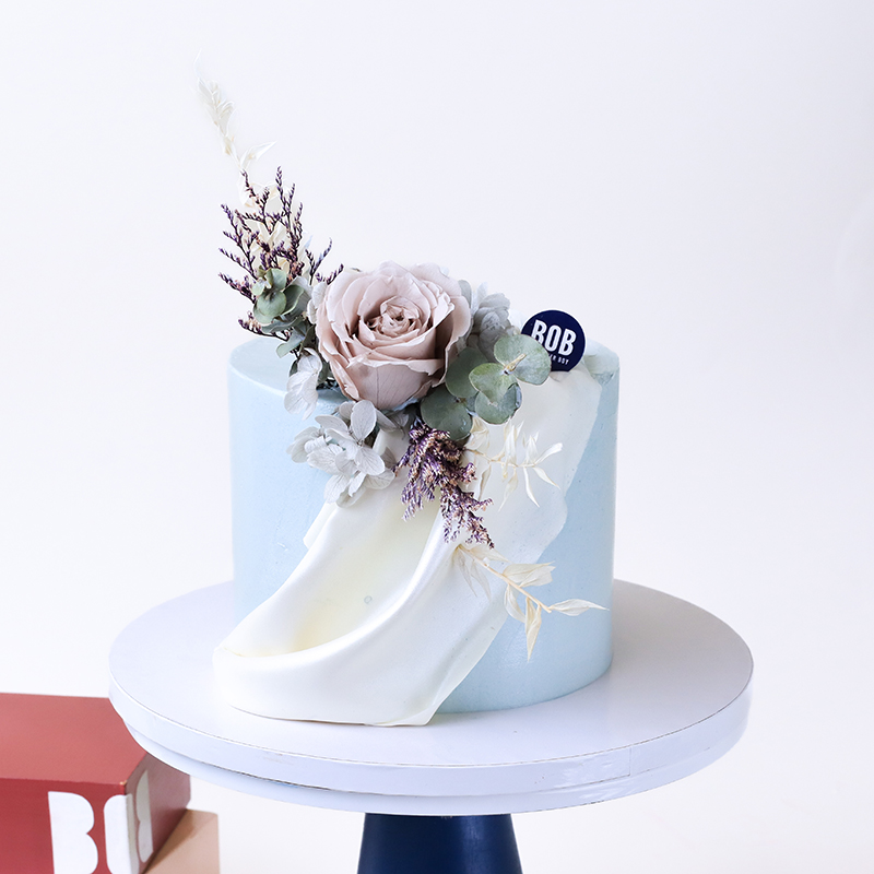 Elegant Ice Blue and Khaki Floral Cake