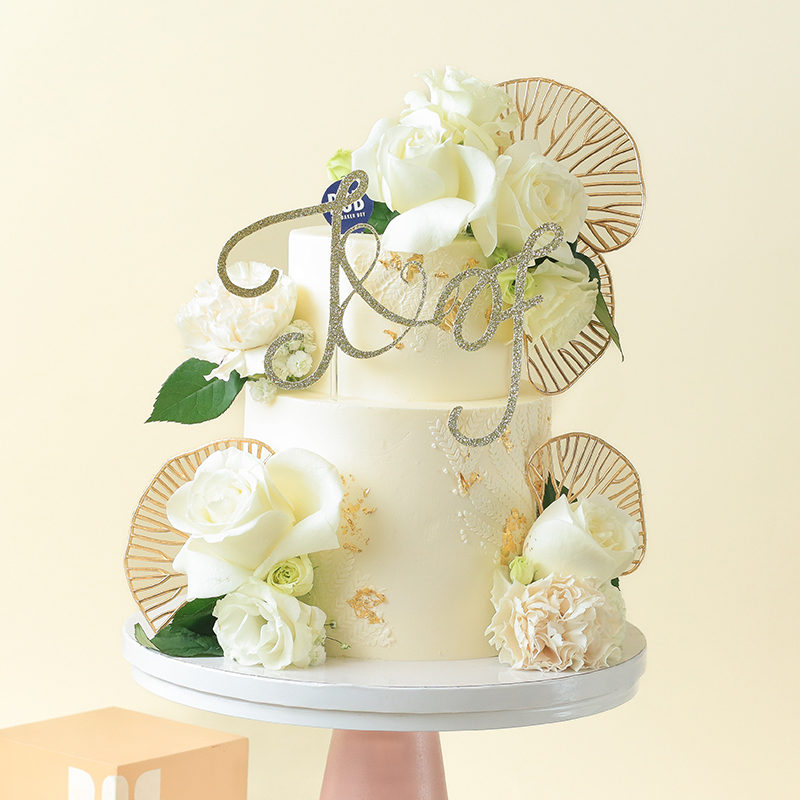 Dreamy White Floral Classic Wedding Cake 