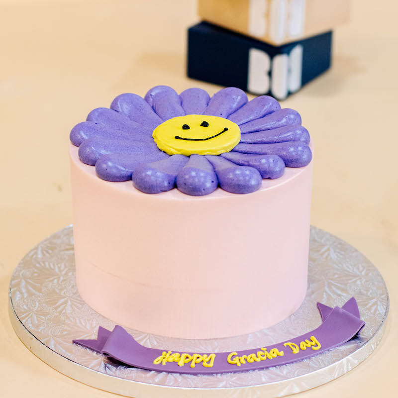 Smiling Daisy Korean Cake in Purple