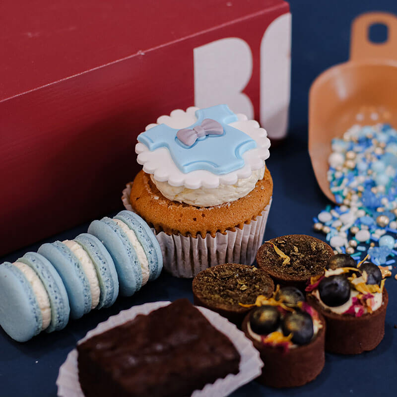 The Difference Between Frosting, Icing and Glaze